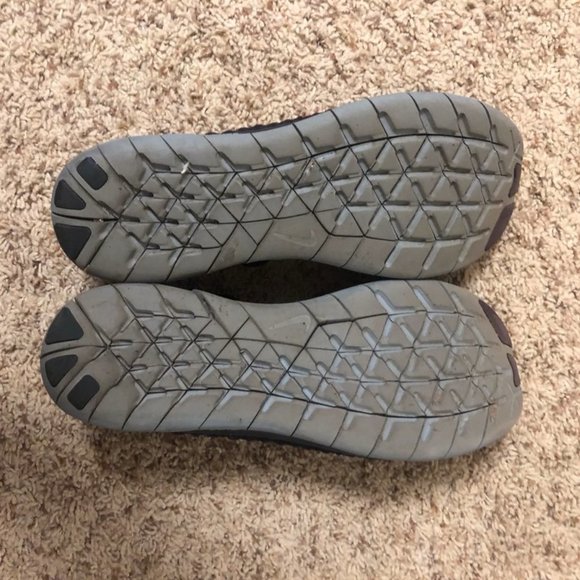 Athletic_Shoes